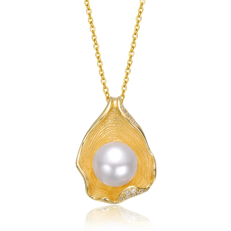 women's bridal necklaces-Delphine Pearl Mollusk Pendant Necklace