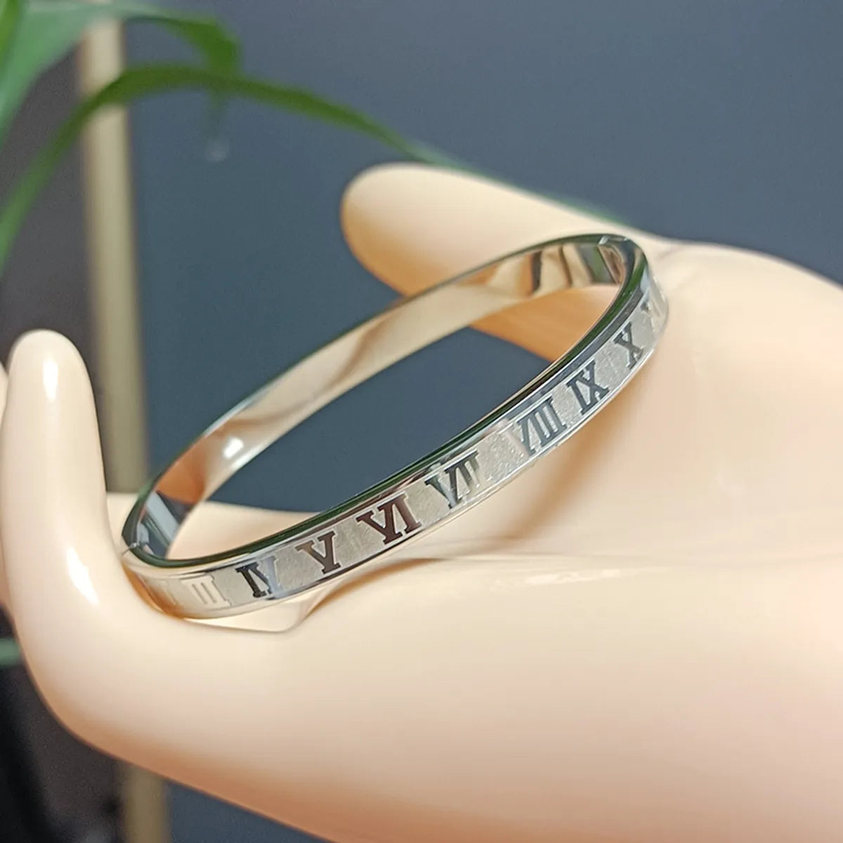 women's engraved bangle bracelets-Casual Roman Numeral Stainless Steel Plating 18k Gold Plated Bangle