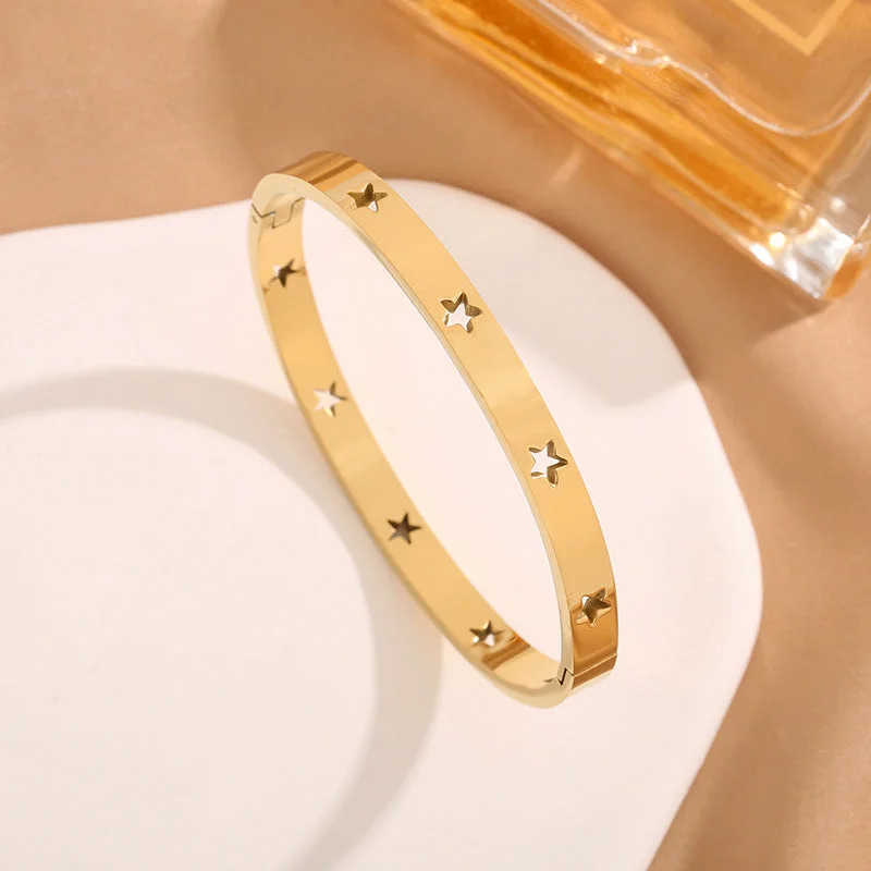 Z258 Hollow Pentagram Bracelet Gold