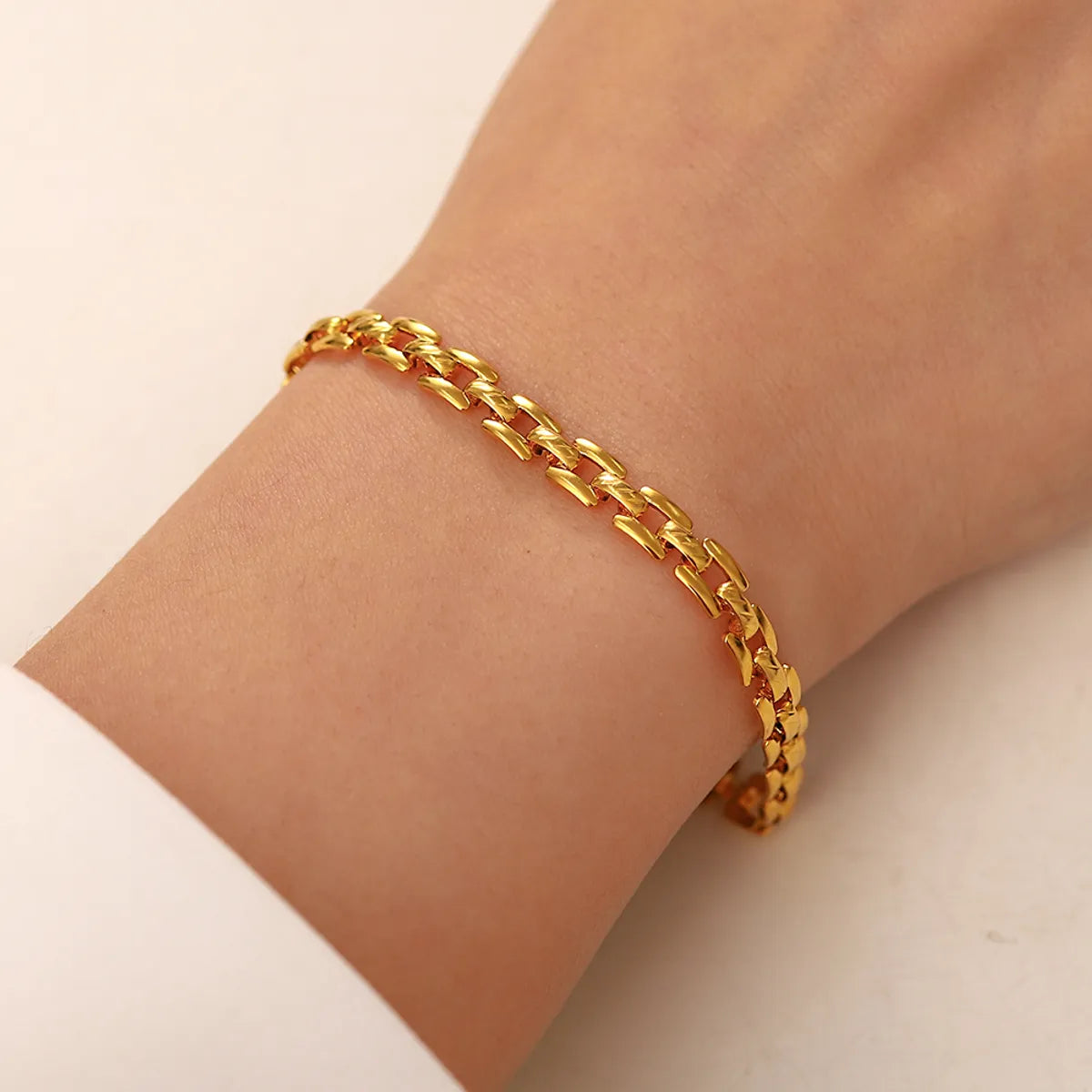 women's antique bracelets-Simple Style Solid Color Stainless Steel Titanium Steel Gold Plated Bracelets 1 Piece