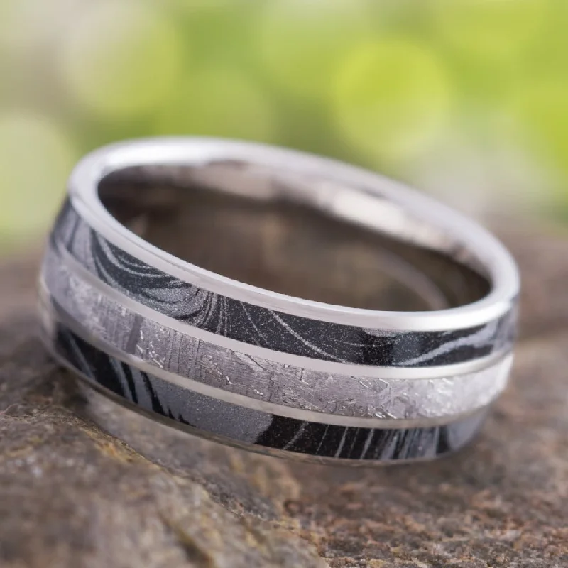 women's vintage-inspired rings-Black And White Mokume Men's Wedding Band With Meteorite